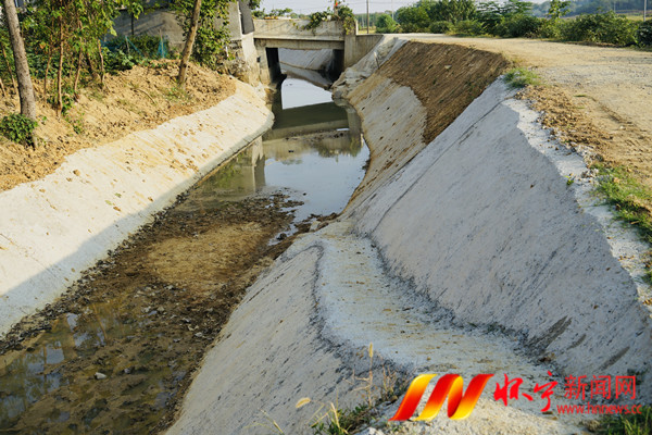 “黑臭水體”變成“景觀渠”2.JPG